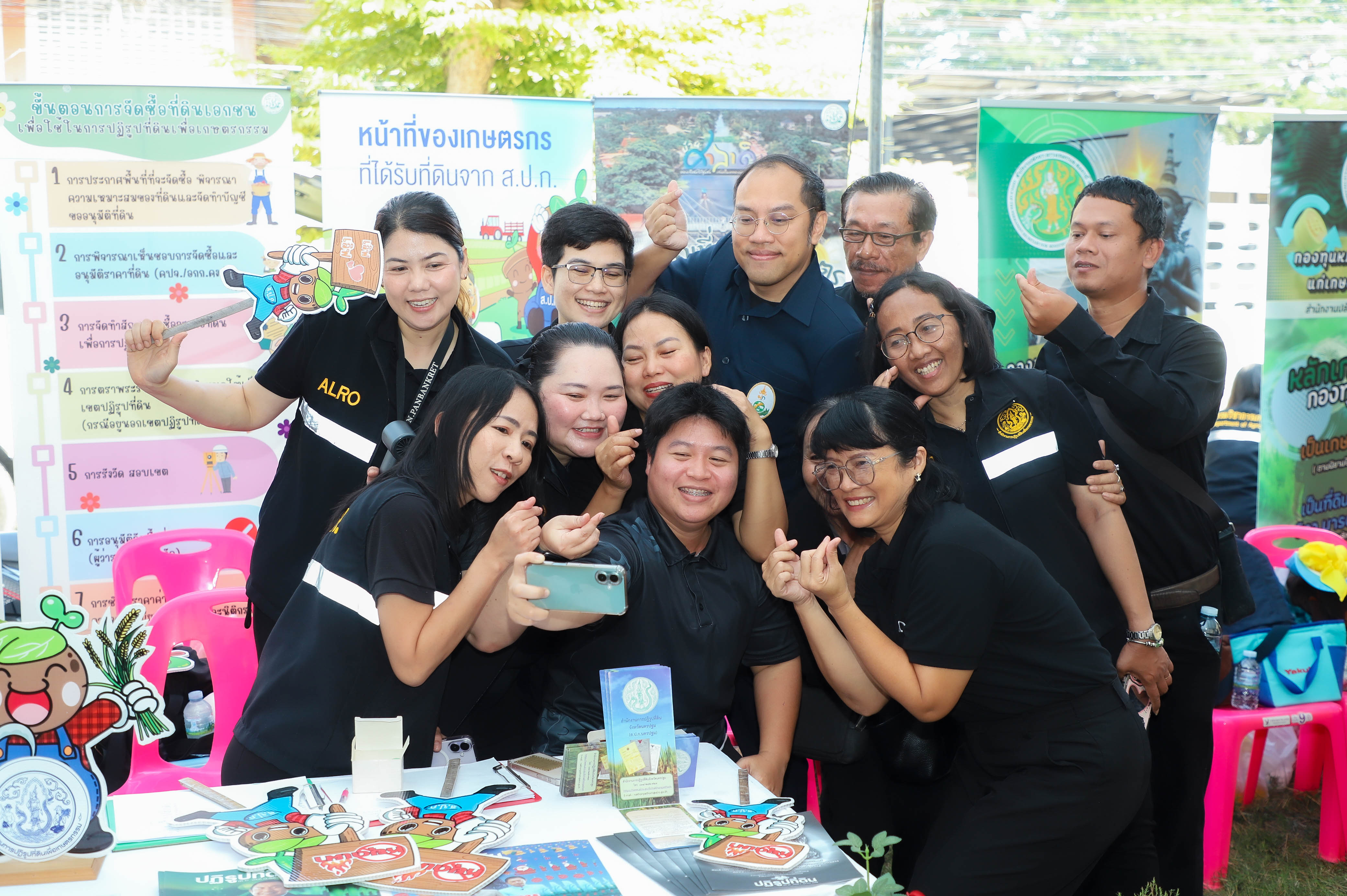 title - รองนายกฯ และรัฐมนตรีว่าการกระทรวงเกษตรฯ เปิดโครงการคลินิกเกษตรเคลื่อนที่ในพระราชานุเคราะห์ฯ ณ จังหวัดนครปฐม